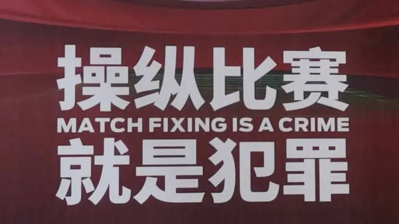 国米CEO马洛塔证实了俱乐部正在与队长劳塔罗进行续约5年谈判的消息。